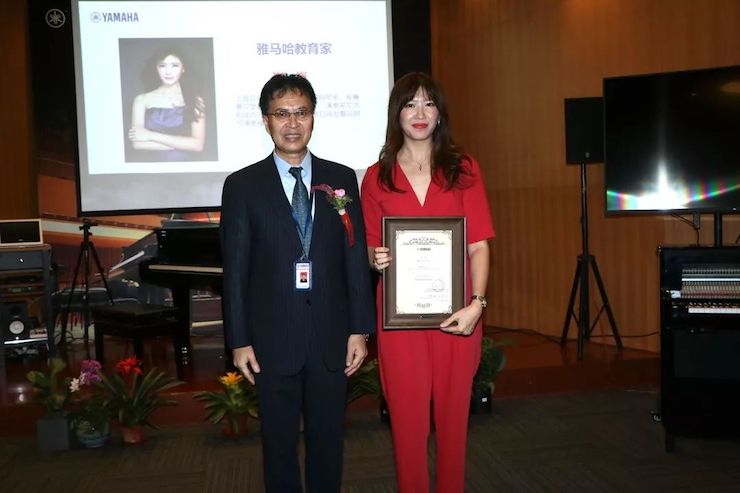 AG旗舰厅携手中国多位教育家，共同谱写中国艺术教育发展新乐章|热烈祝贺2018AG旗舰厅教育家授聘仪式成功举办！